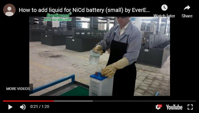 Jak dodać płyn do akumulatora NiCd (mały) firmy EverExceed
