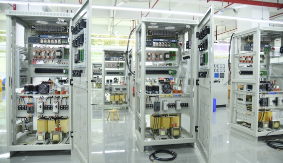 EverExceed pomyślnie zakończył produkcję przemysłowych ładowarek akumulatorów
